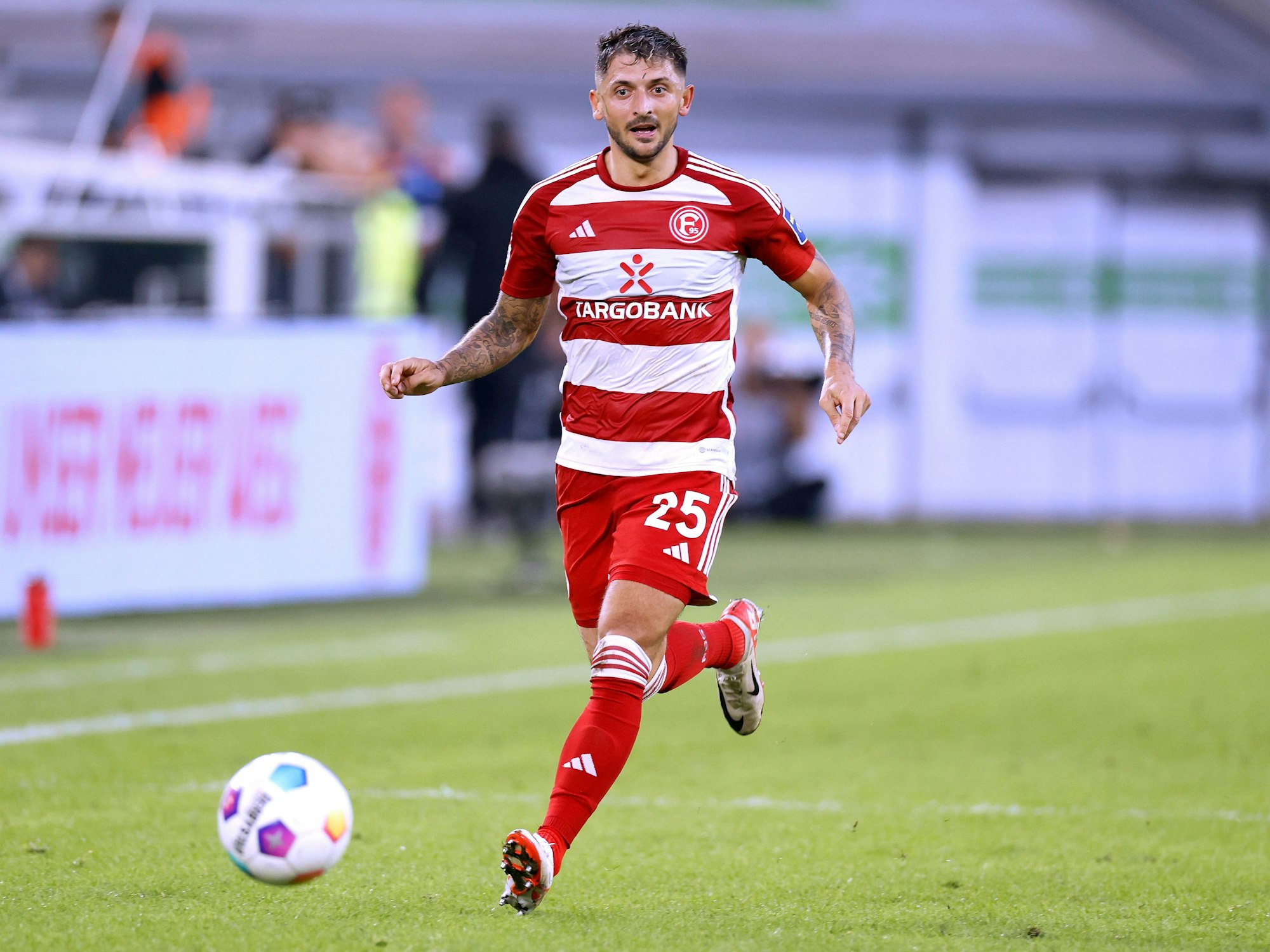 Matthias Zimmermann hat den Ball im Blick.