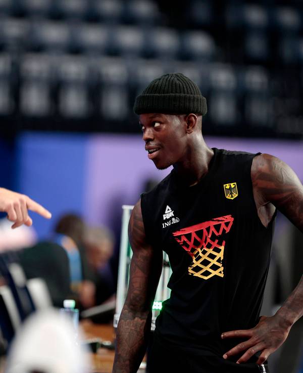 Arne Greskowiak, Athletiktrainer, mit Basketball-Nationalspieler Dennis Schröder