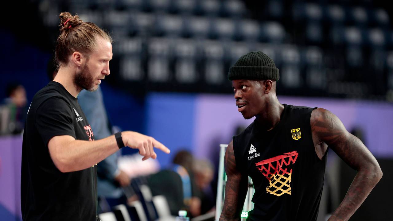 Arne Greskowiak, Athletiktrainer, mit Basketball-Nationalspieler Dennis Schröder