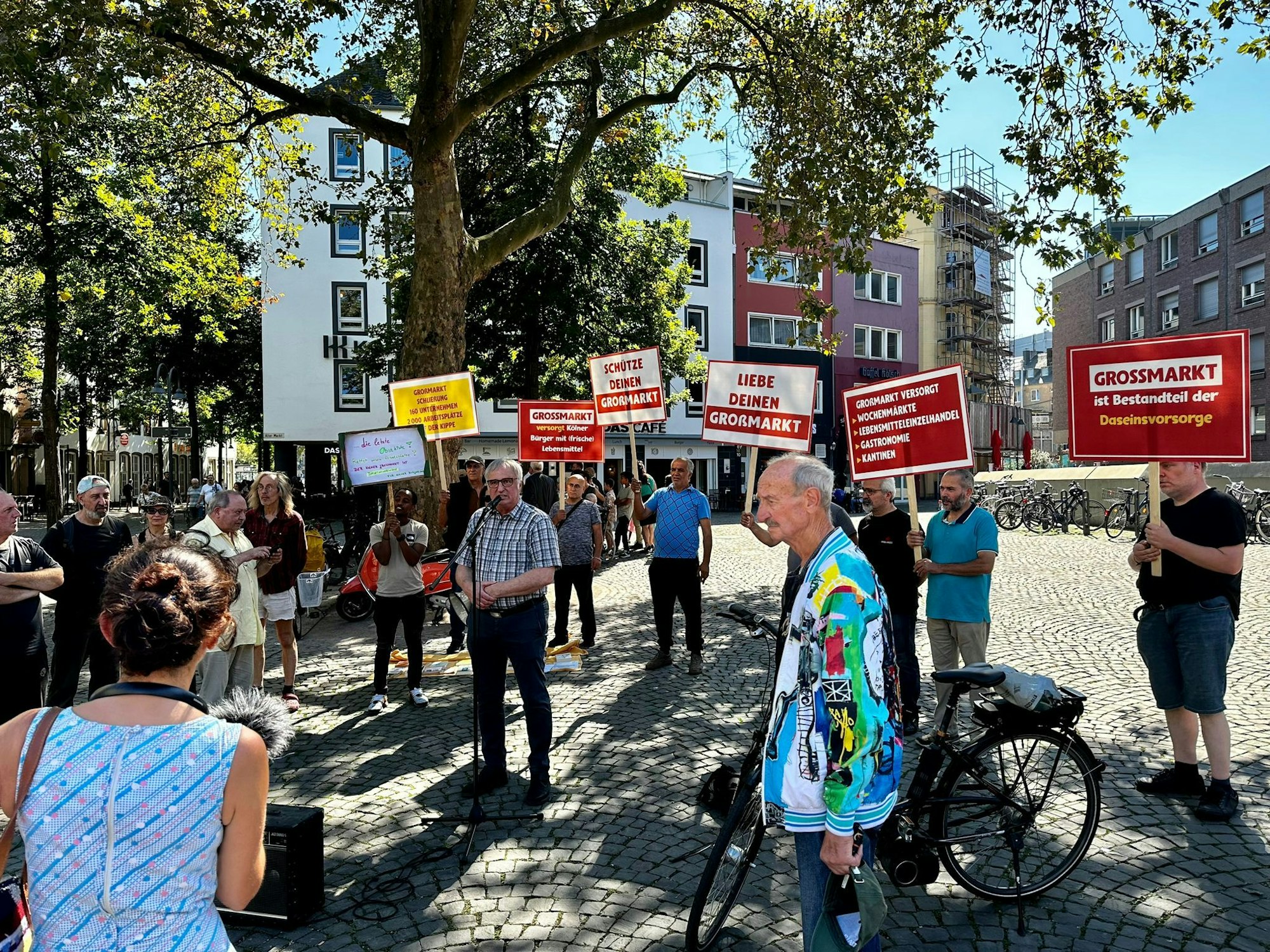 Demonstration am Alter Markt zum Erhalt des Kölner Großmarktes.