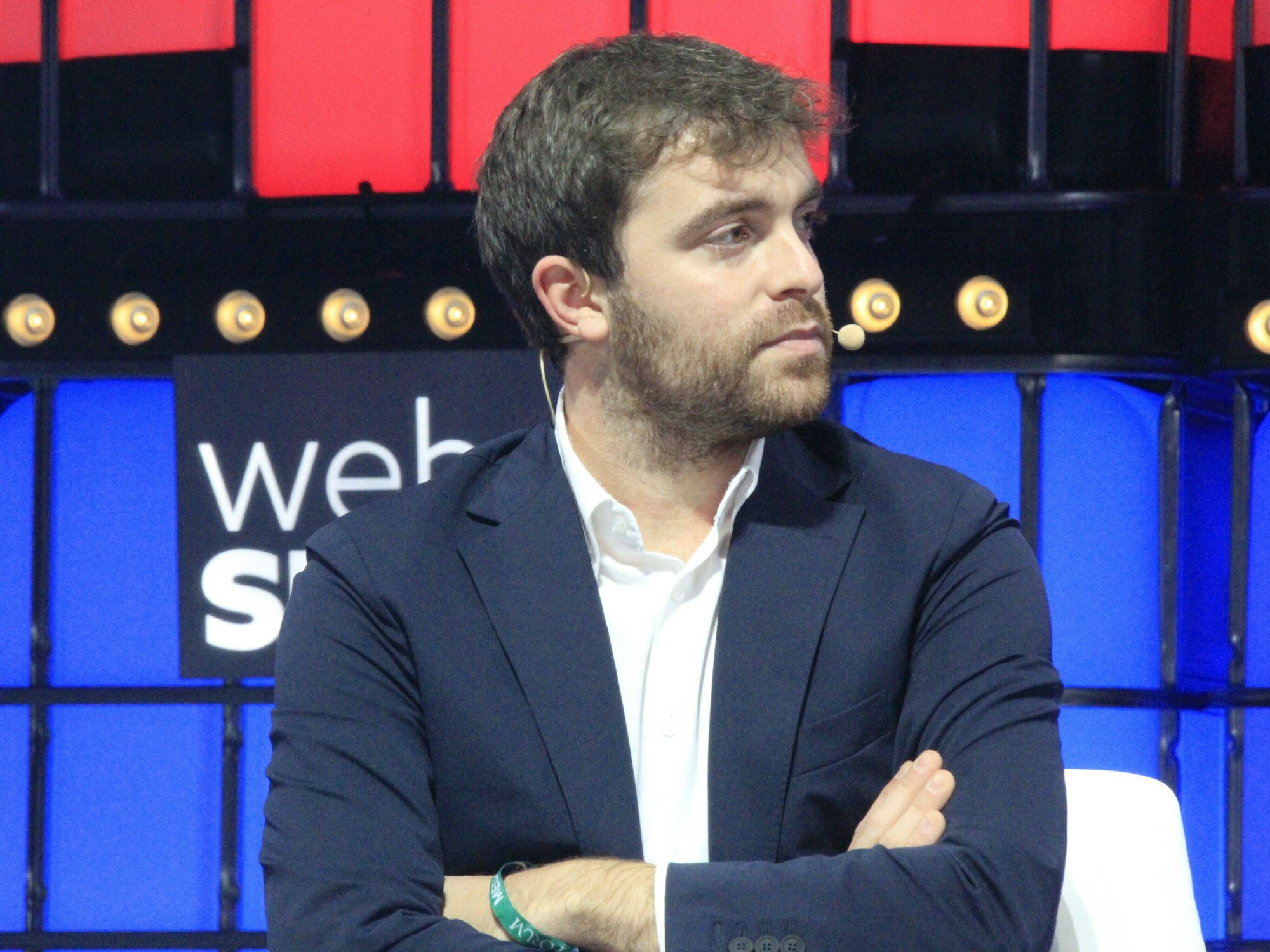 Transfer-Experte Fabrizio Romano auf der Bühne beim Web-Summit-Event in Lissabon.