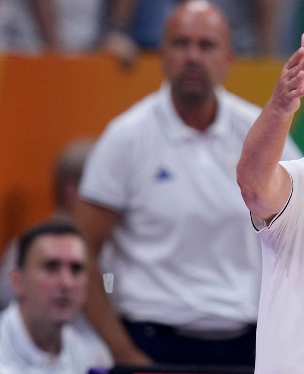 Svetislav Pesic gestenreich an der Seitenlinie bei der Basketball-WM.