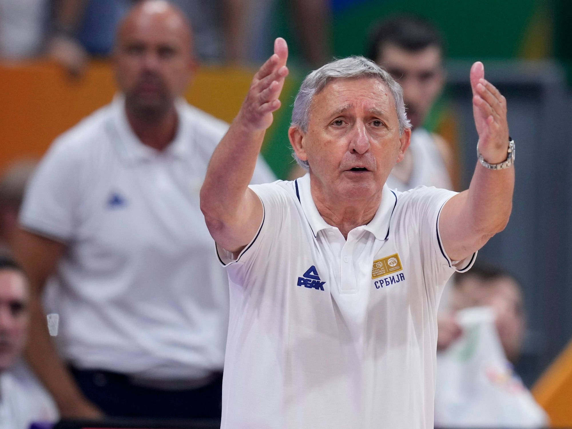 Svetislav Pesic gestenreich an der Seitenlinie bei der Basketball-WM.