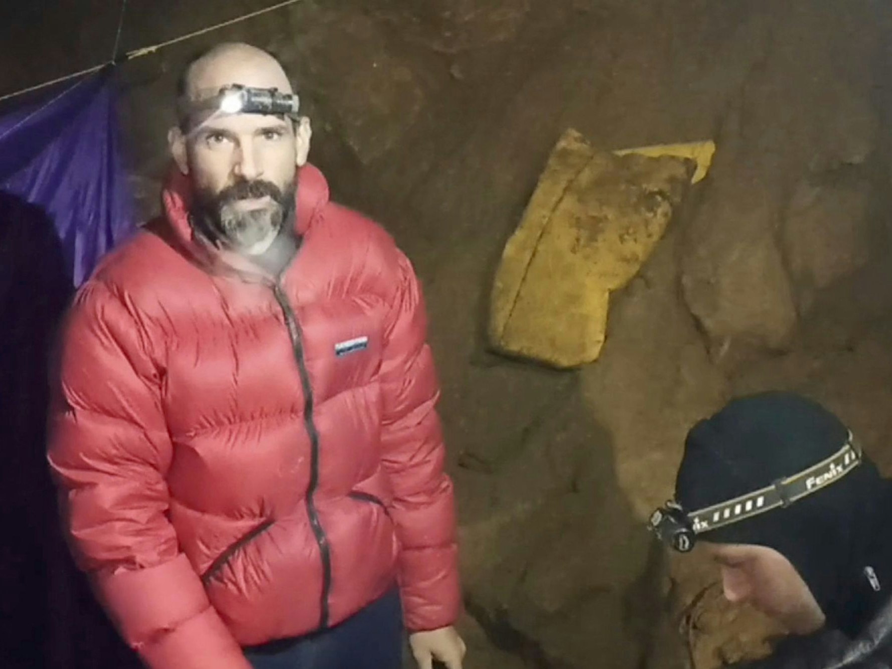 Der amerikanische Höhlenforscher Mark Dickey neben einem Kollegen in der Morca-Höhle bei Anamur in der Türkei.