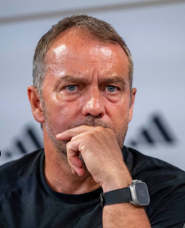 Bundestrainer Hansi Flick spricht bei der Pressekonferenz.
