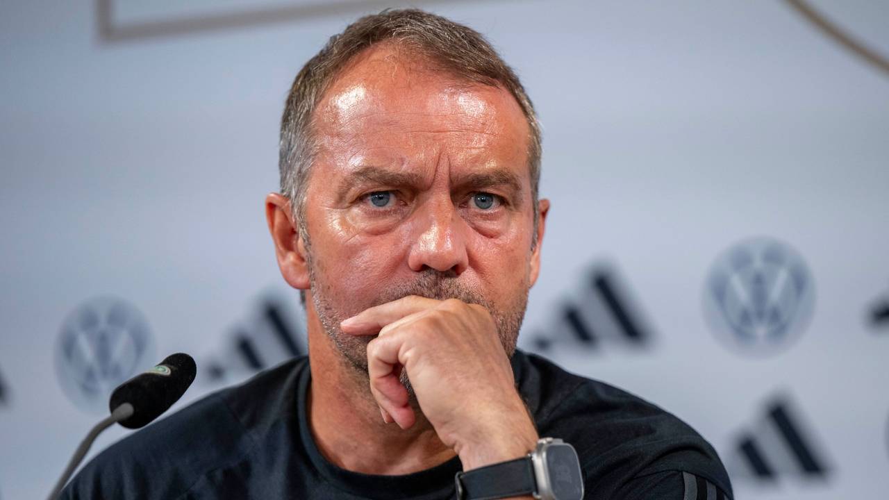 Bundestrainer Hansi Flick spricht bei der Pressekonferenz.