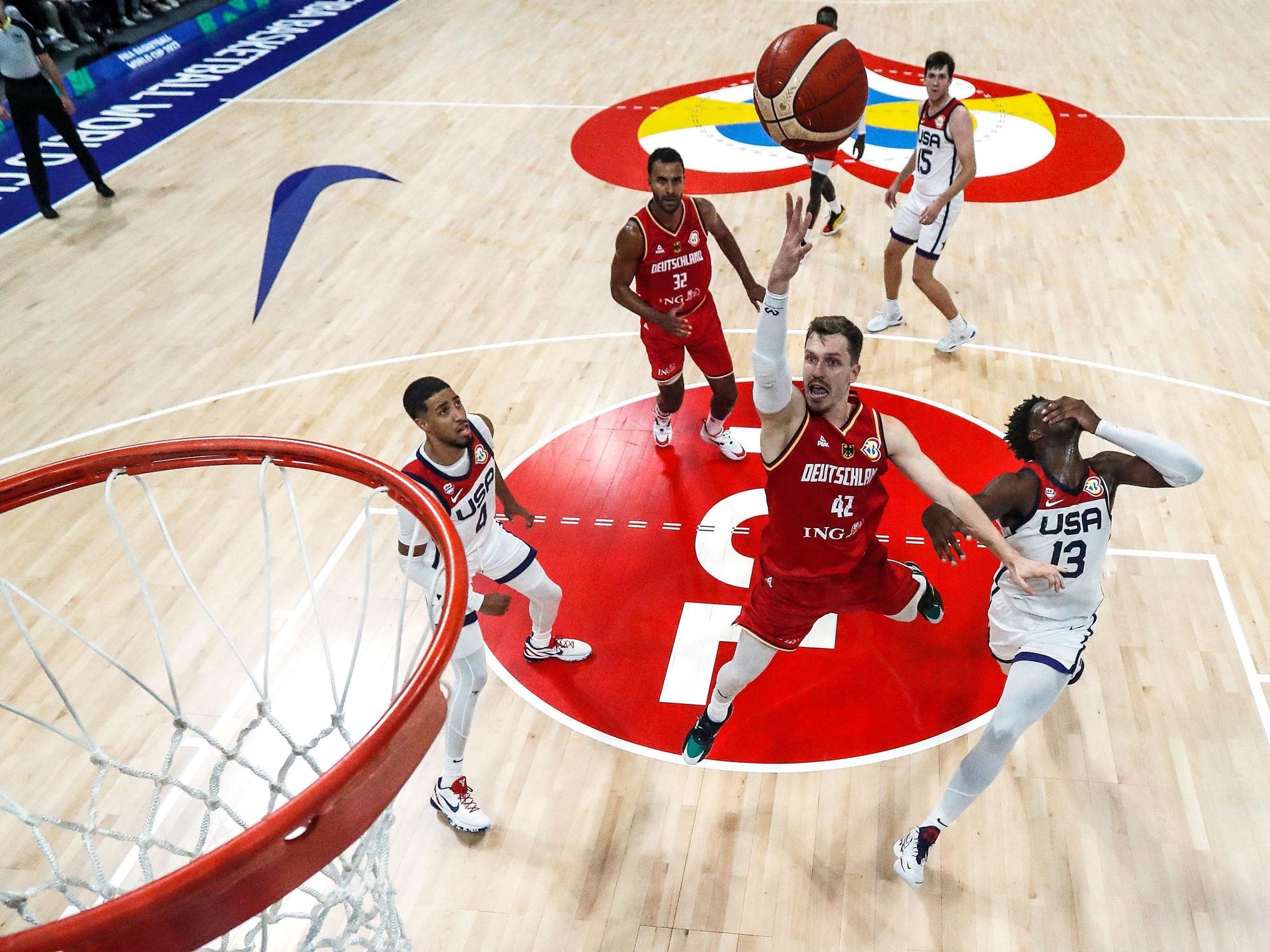 Der deutsche Basketball-Nationalspieler Andreas Obst in Aktion.