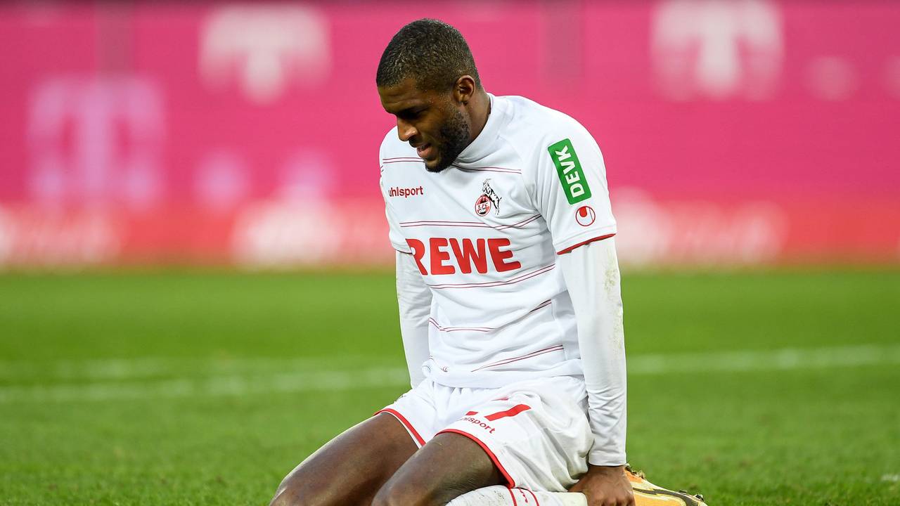 Anthony Modeste reagiert enttäuscht auf eine vergebene Chance im FC-Trikot.