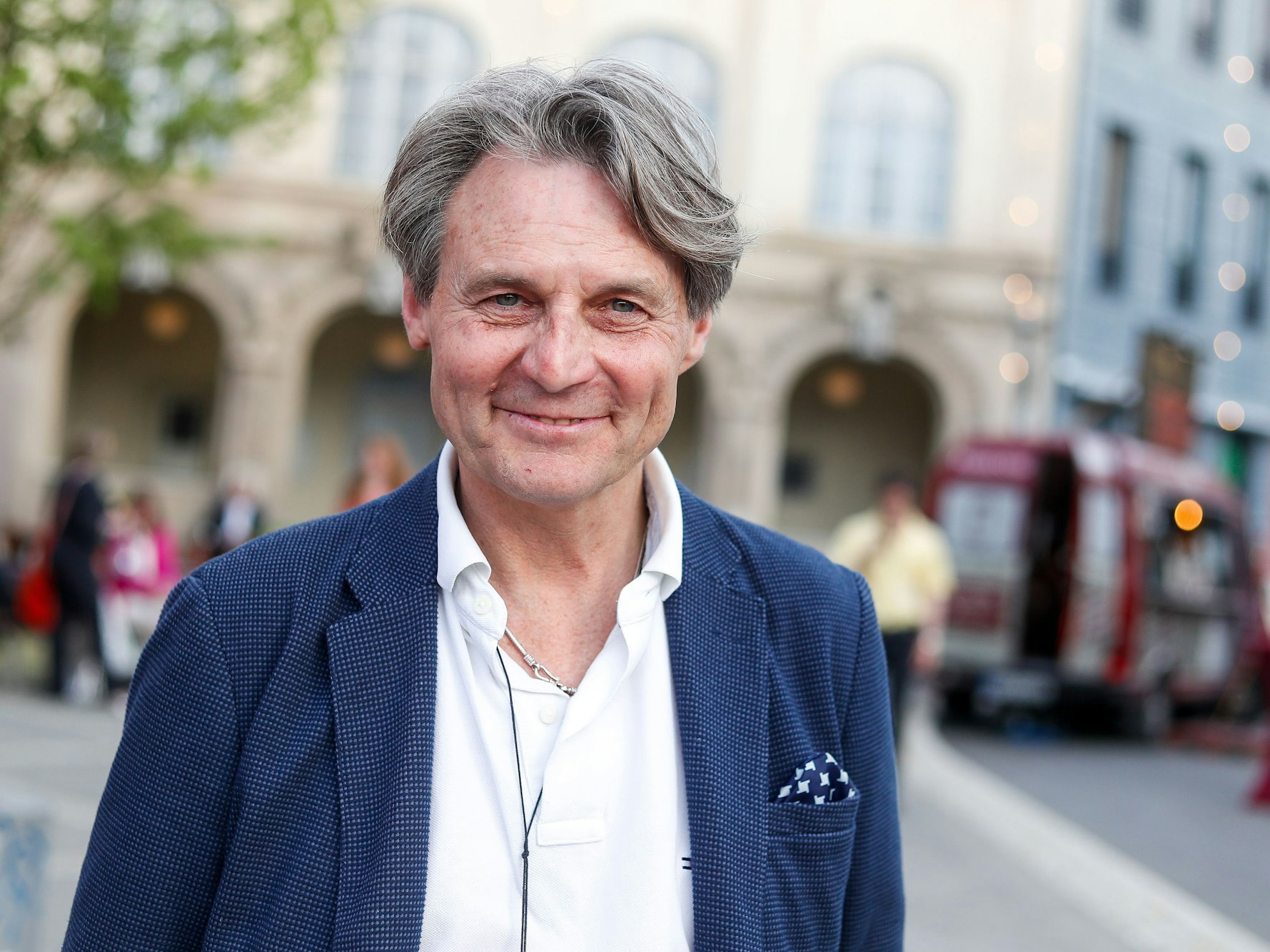 Schauspieler Wolfgang Bahro lächelt auf einem Foto.