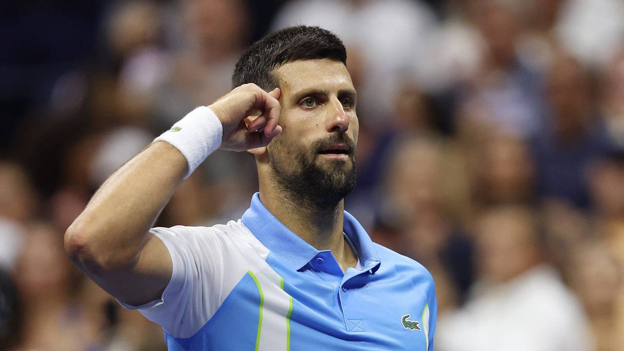 Novak Djokovic jubelt nach seinem Halbfinalsieg gegen Ben Shelton.