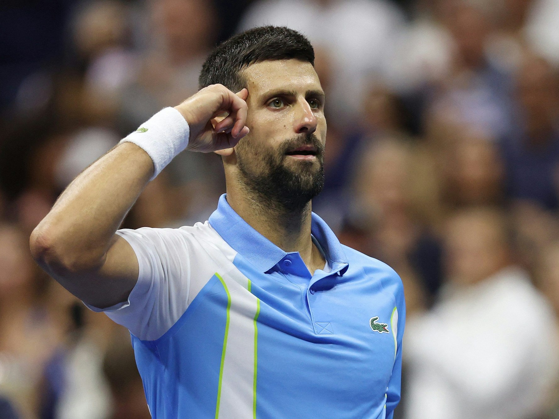 Novak Djokovic jubelt nach seinem Halbfinalsieg gegen Ben Shelton.