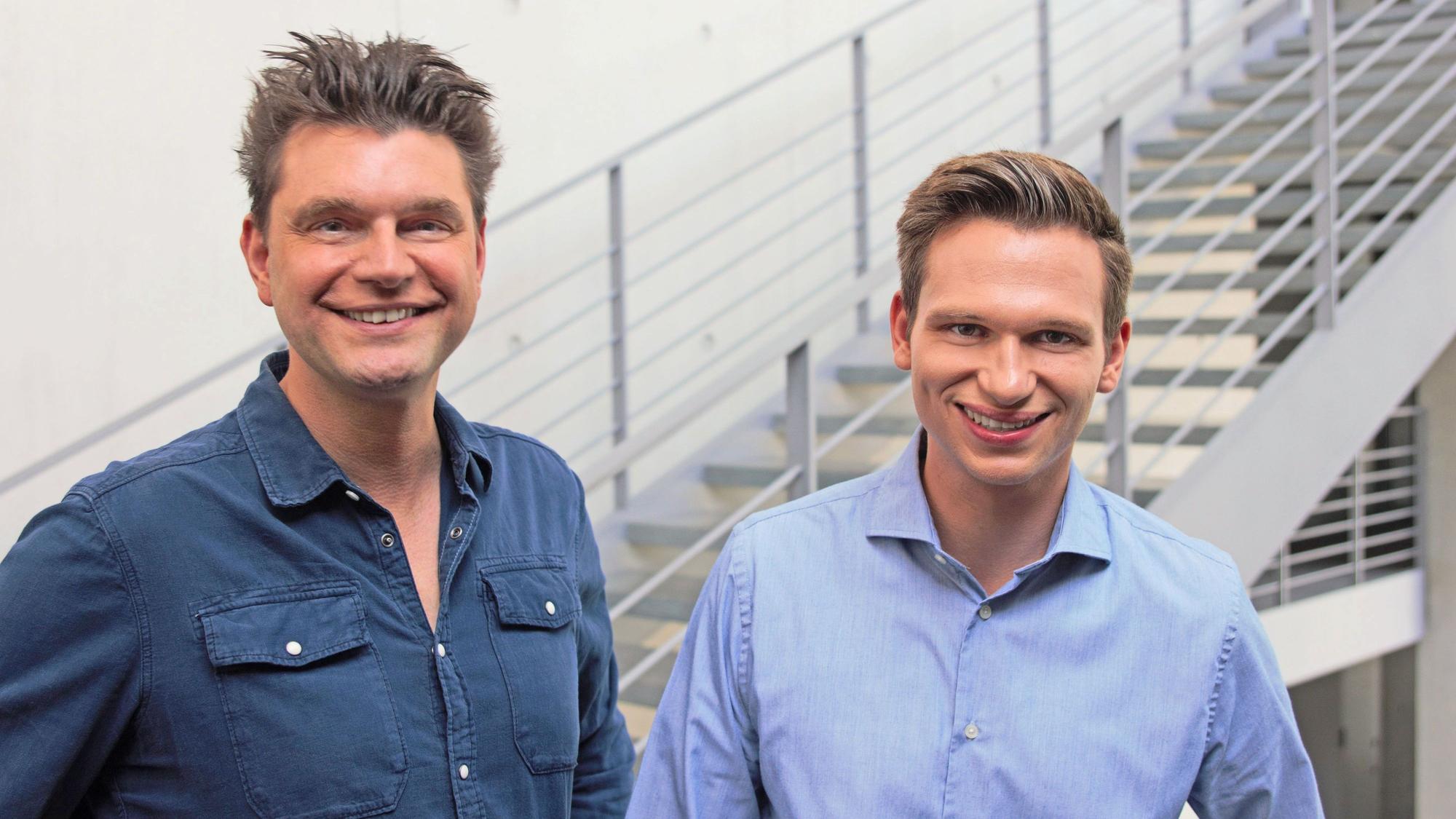 Lutz van der Horst (l) und Fabian Köster sind im Deutschen Bundestag zu Besuch in einer Szene der dreiteiligen "heute-show spezial", die am Freitag, 17. Juni 2022 um 22:30 Uhr im ZDF startet. (zu dpaZDF-«heute Show» kommt am 9. September zurück aus Sommerpause) +++ dpa-Bildfunk +++
