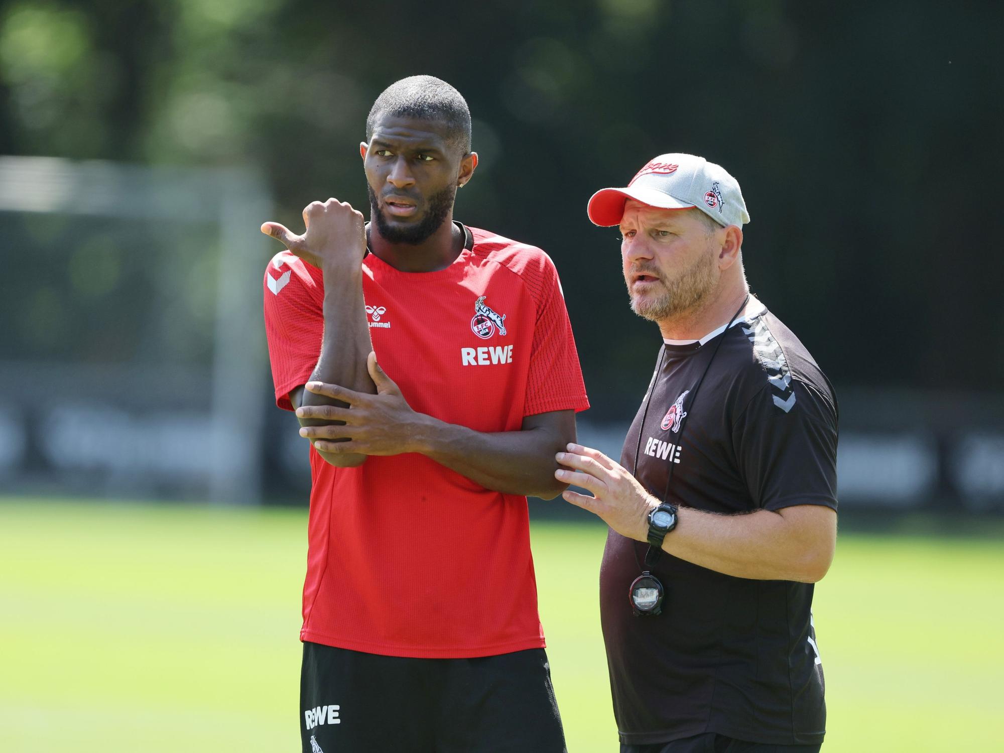 Anthony Modeste und Steffen Baumgart auf dem Trainingsplatz.