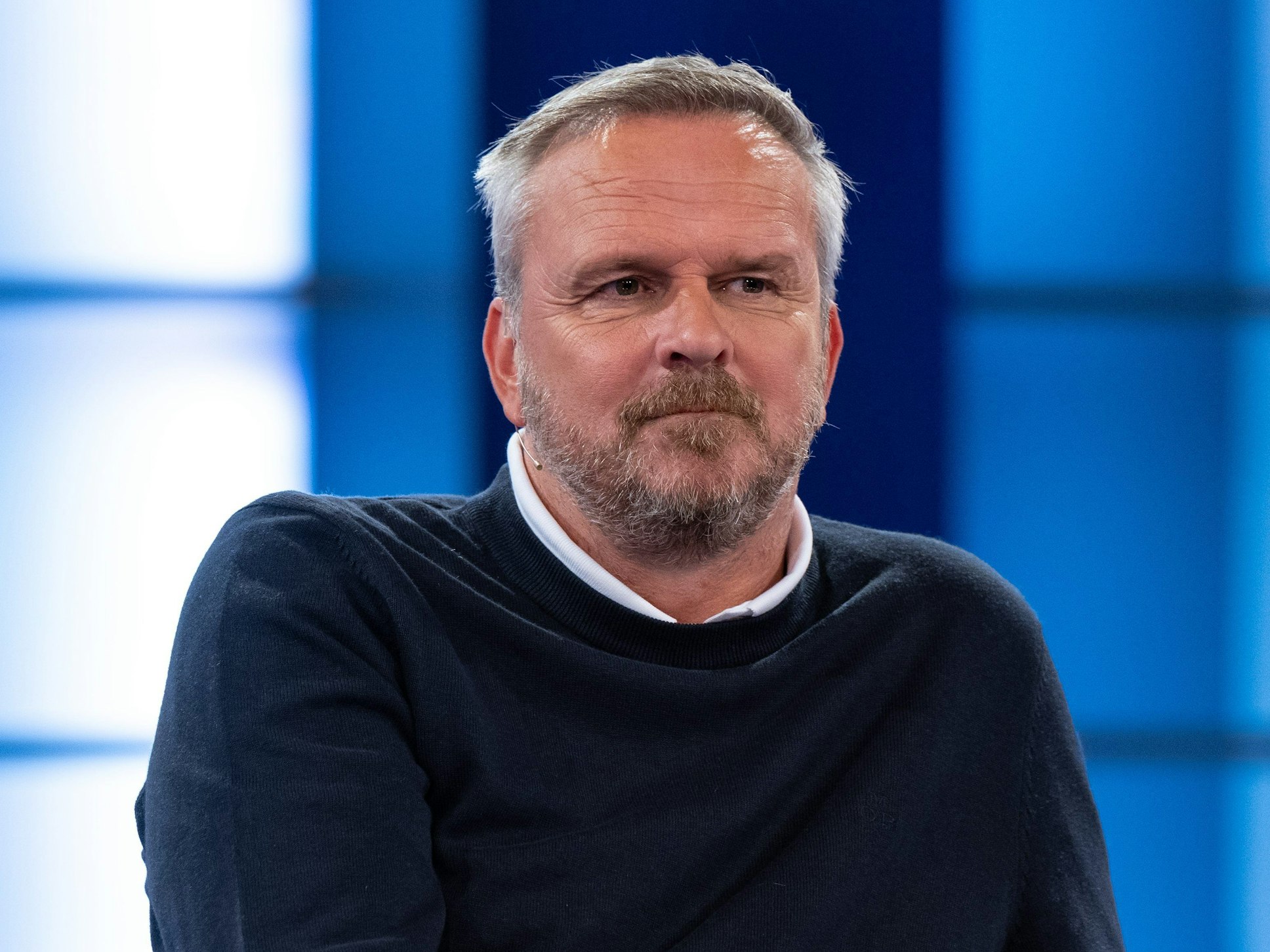 Dietmar Hamann, Sky Experte, nimmt in einem TV-Studio an einer Presseveranstaltung teil.