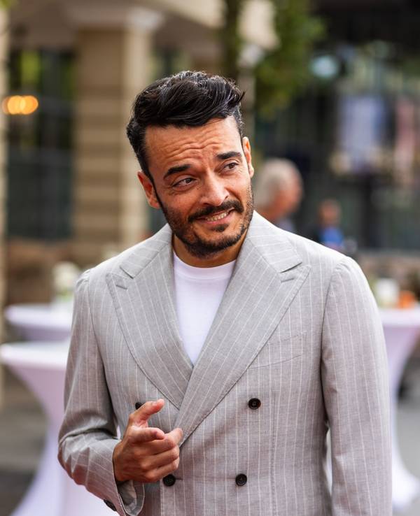 Giovanni Zarrella posiert für ein Foto.
