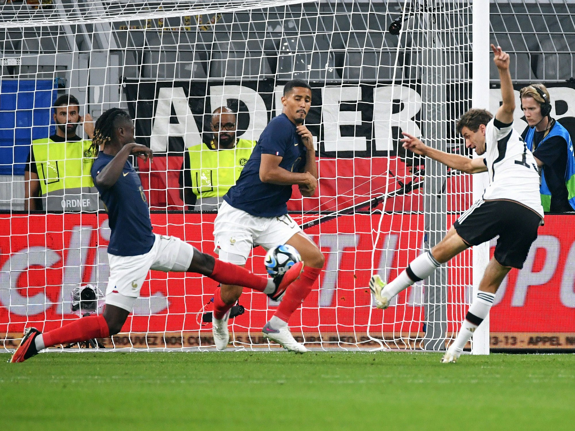 Thomas Müller GER erzielt das Tor zum 1:0.