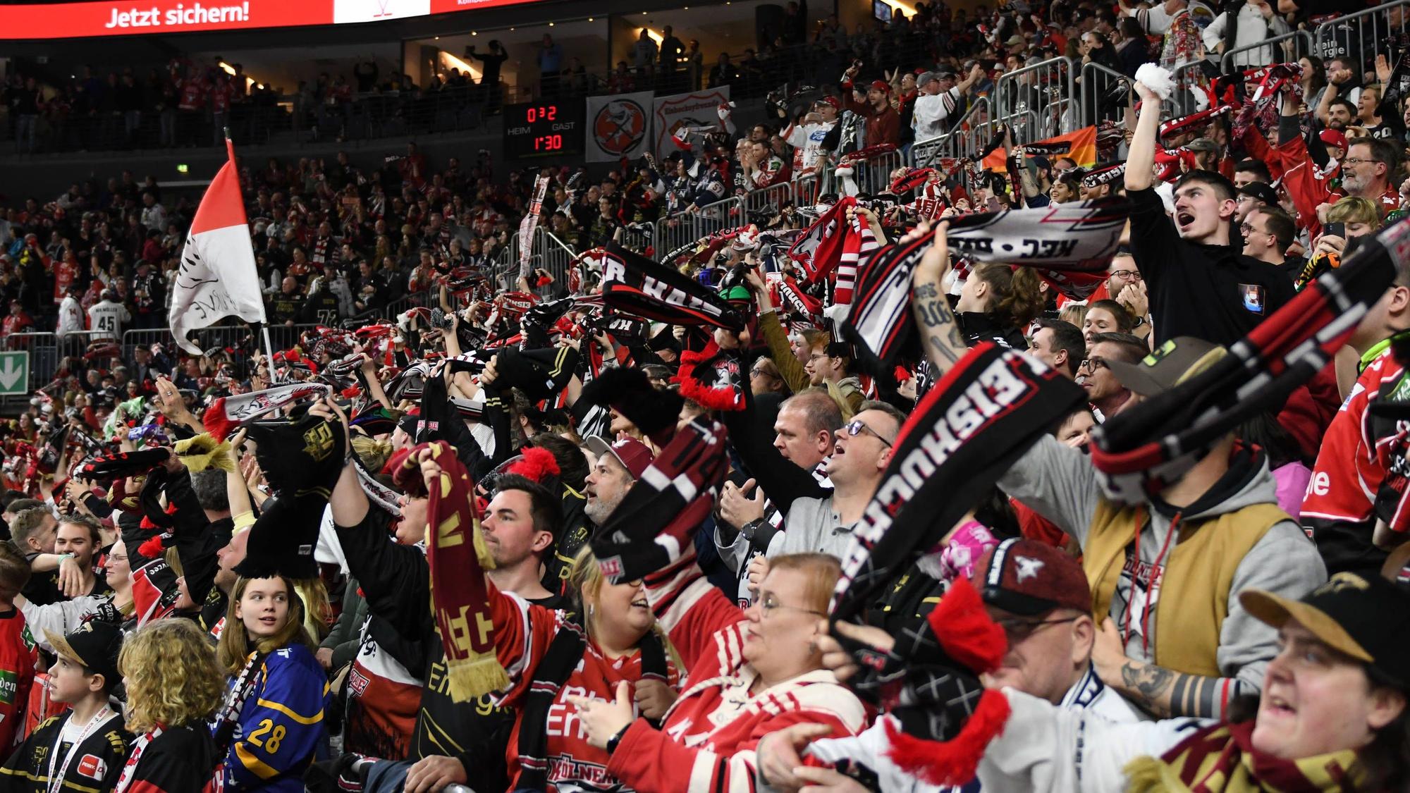 Kölner Haie gegen Adler Mannheim: KEC-Fans ind er Lanxess-Arena.