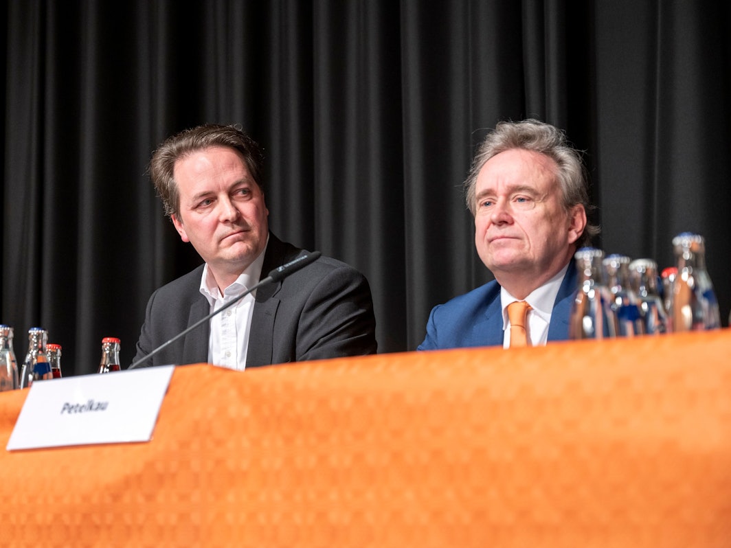 Der Kölner CDU-Chef Karl Alexander Mandl sitzt neben seinem Vorgänger Bernd Petelkau.