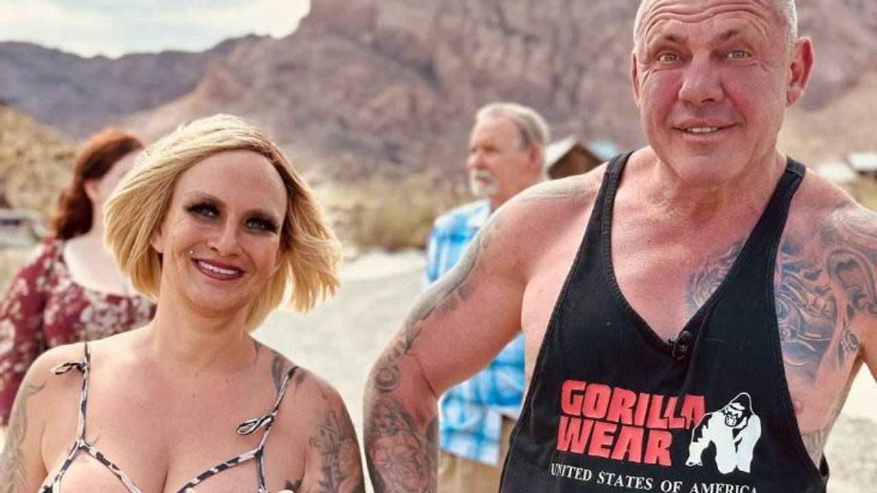 Andreas Robens und Caro posieren für ein Foto.