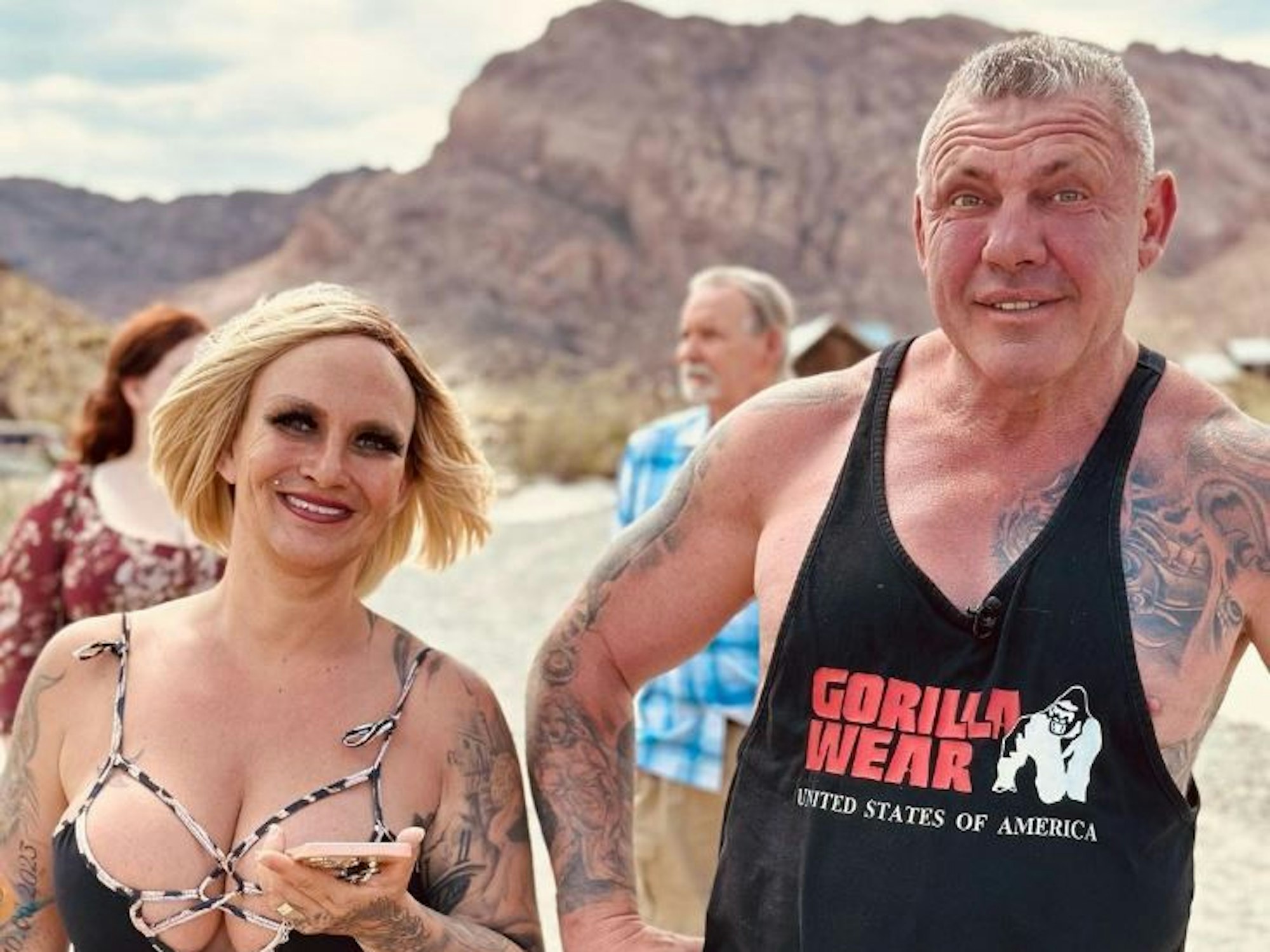 Andreas Robens und Caro posieren für ein Foto.