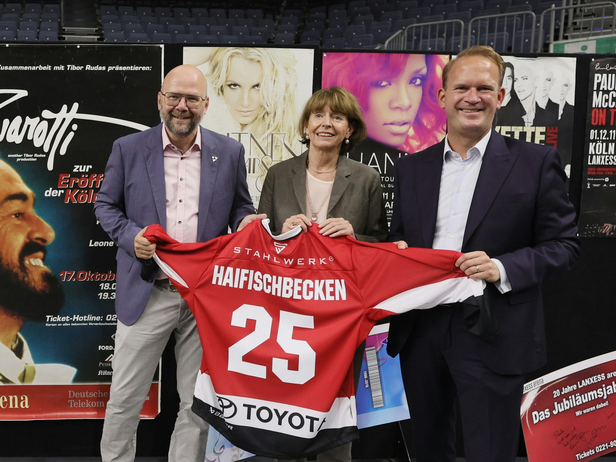 ressekonferenz, von links: Philipp Walter (Geschäftsführer KEC), Oberbürgermeisterin Henriette Reker, Stefan Löcher (Geschäftsführer Lanxess Arena).