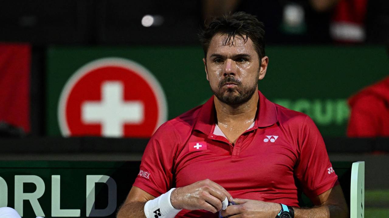 Stan Wawrinka sitzt während eines Seitenwechsels auf der Bank.