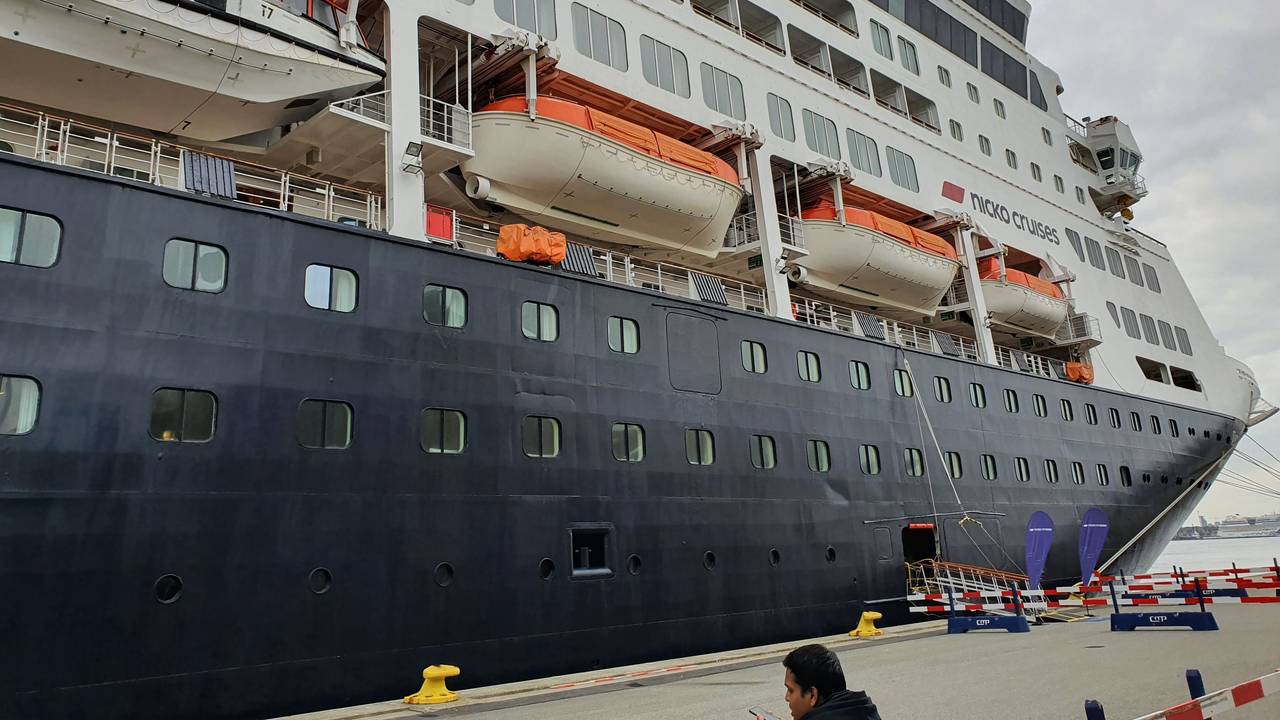 Hier zu sehen: Das Kreuzfahrtschiff „Vasco da Gama“ von Nicko Reisen, welches am 13. September 2013 von Schlepperbooten in den Kopenhagener Hafen manövriert wurde.