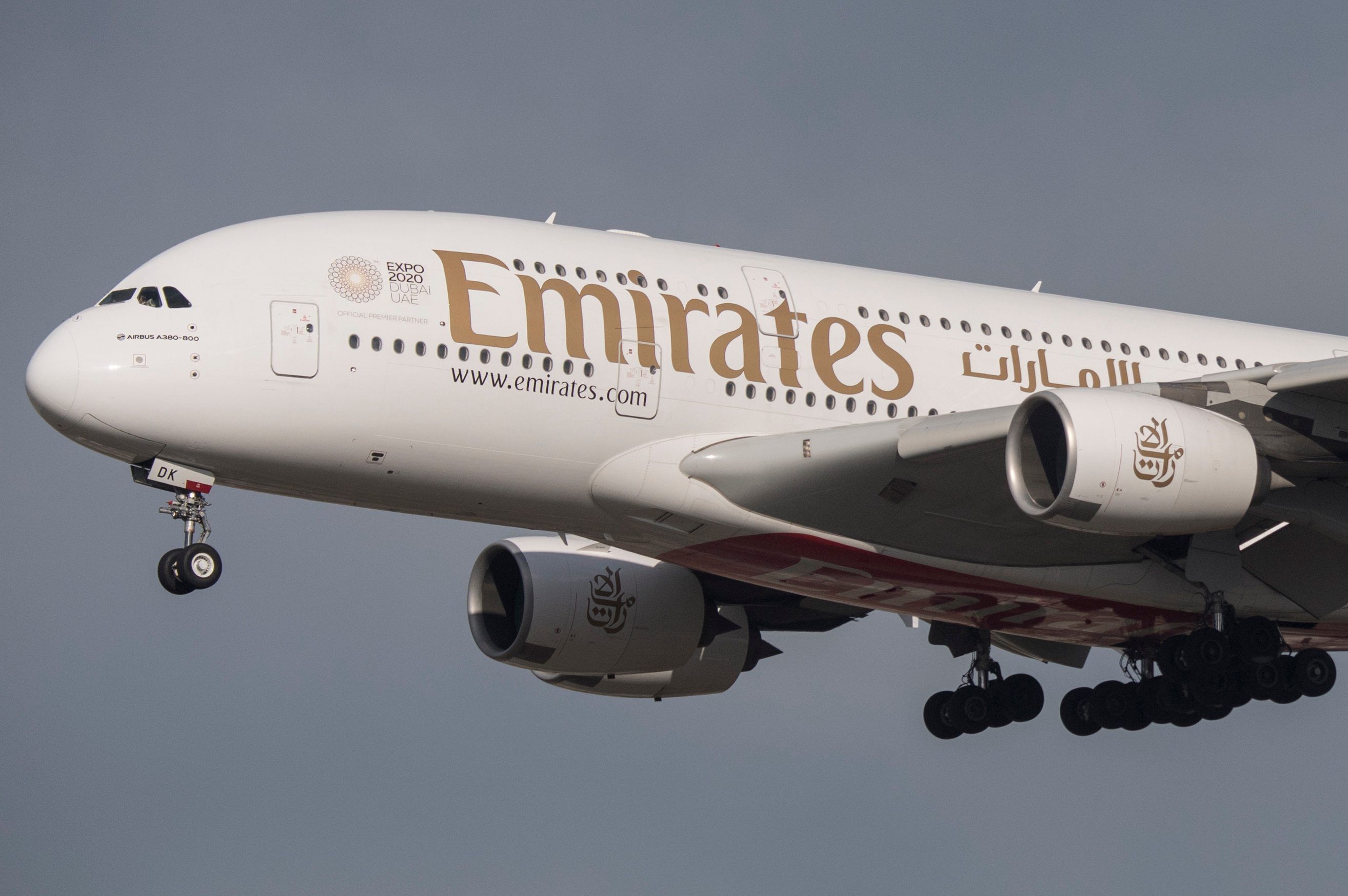 Ein Airbus A-380 von Emirates im Landeanflug.