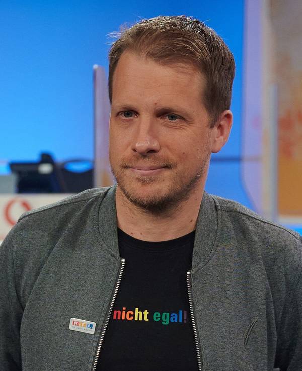 Oliver Pocher mit versteinerter Miene.