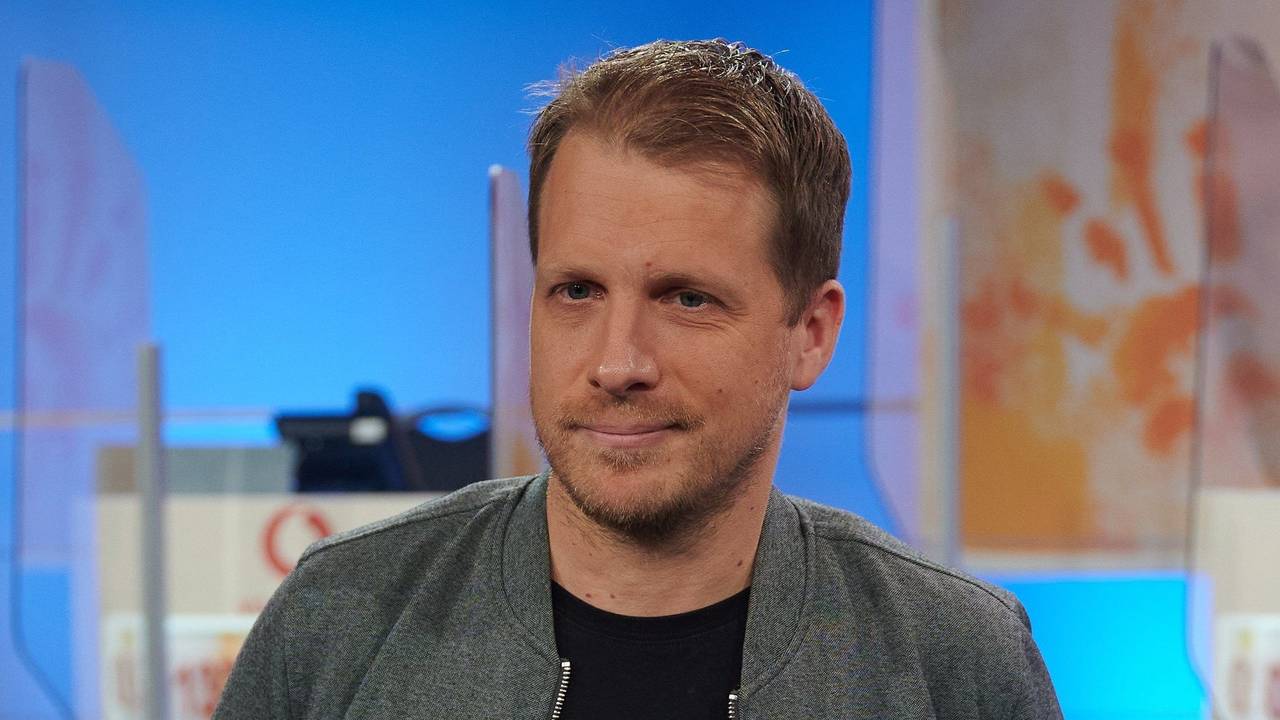 Oliver Pocher mit versteinerter Miene.