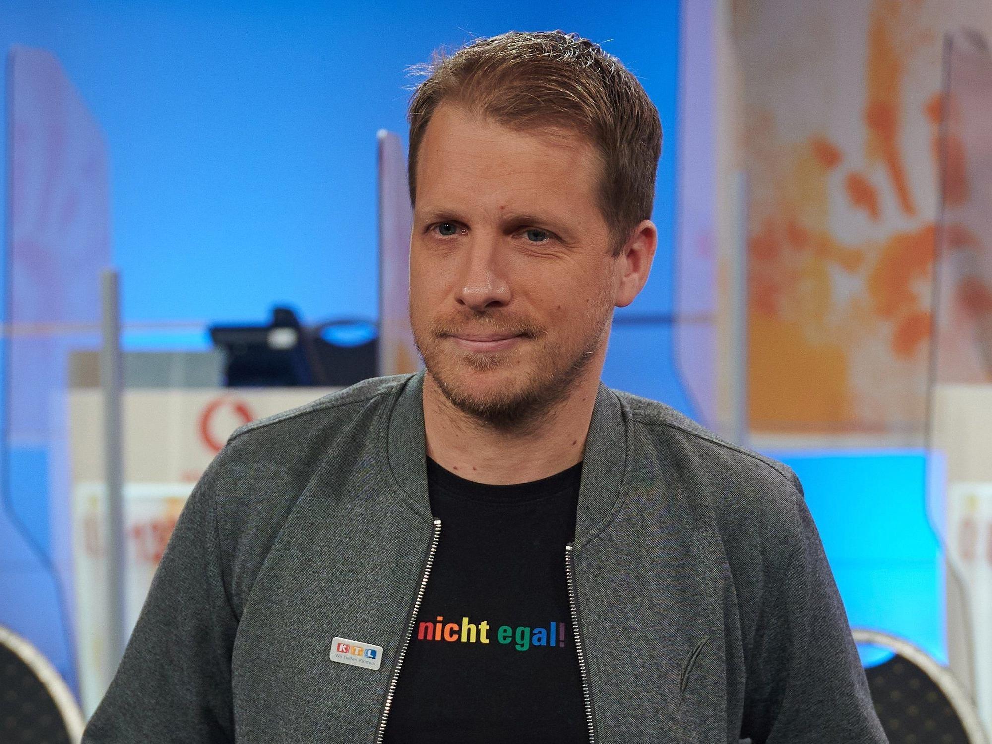 Oliver Pocher mit versteinerter Miene.