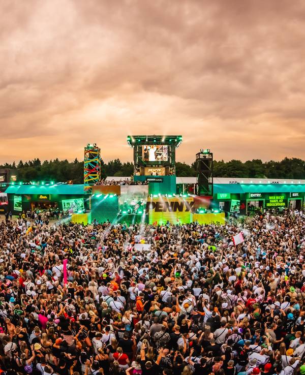 Die Pre-Party auf dem Parookaville-Campingplatz (hier ein Foto von 2023) ist eines der Highlights des NRW-Festivals.