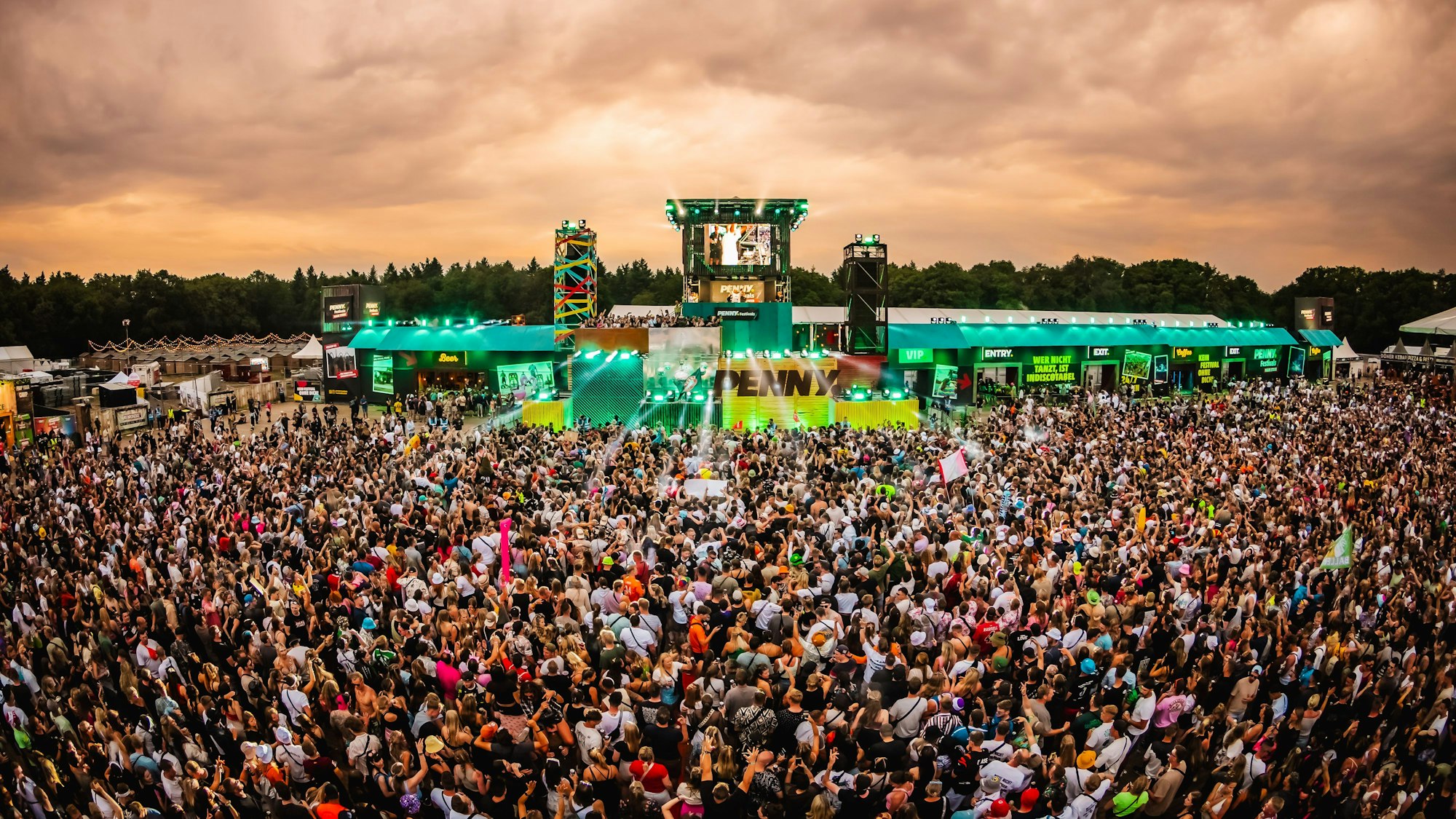 Die Pre-Party auf dem Parookaville-Campingplatz (hier ein Foto von 2023) ist eines der Highlights des NRW-Festivals.