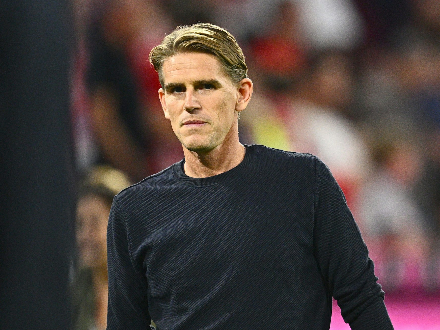 Christoph Freund, neuer Sportdirektor FC Bayern München, kommt in die Arena.