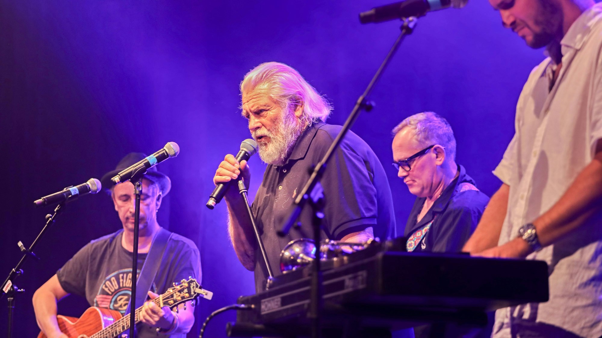 King Size Dick mit anderen Musikern auf der Bühne bei Pop op kölsch.