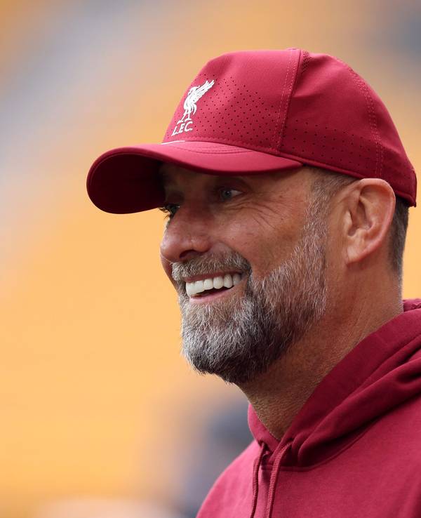 Jürgen Klopp mit guter Laune beim Spiel des FC Liverpool.