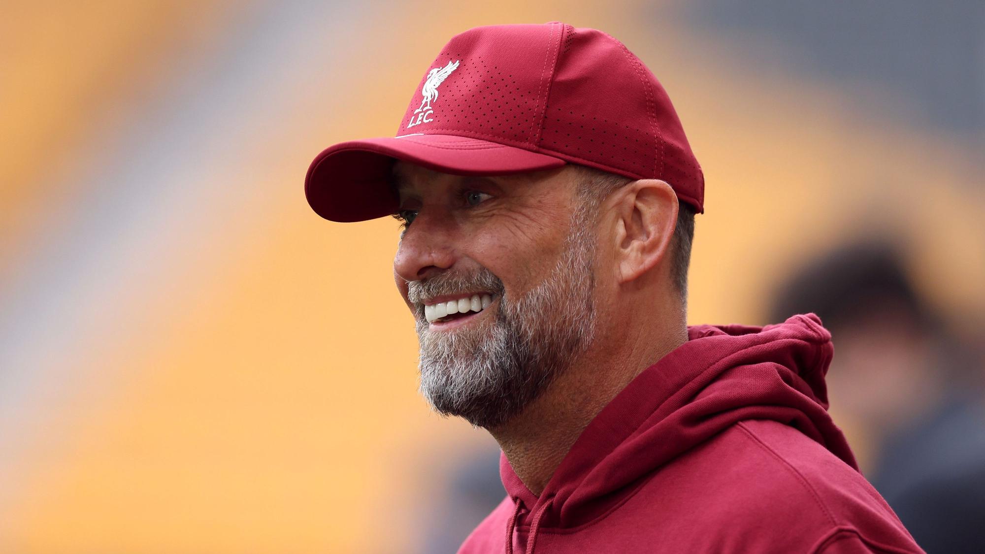 Jürgen Klopp mit guter Laune beim Spiel des FC Liverpool.