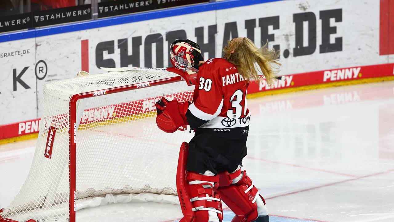 Mirko Pantkowski von den Kölner Haien beim DEL-Spiel gegen die Nürnberg Ice Tigers.