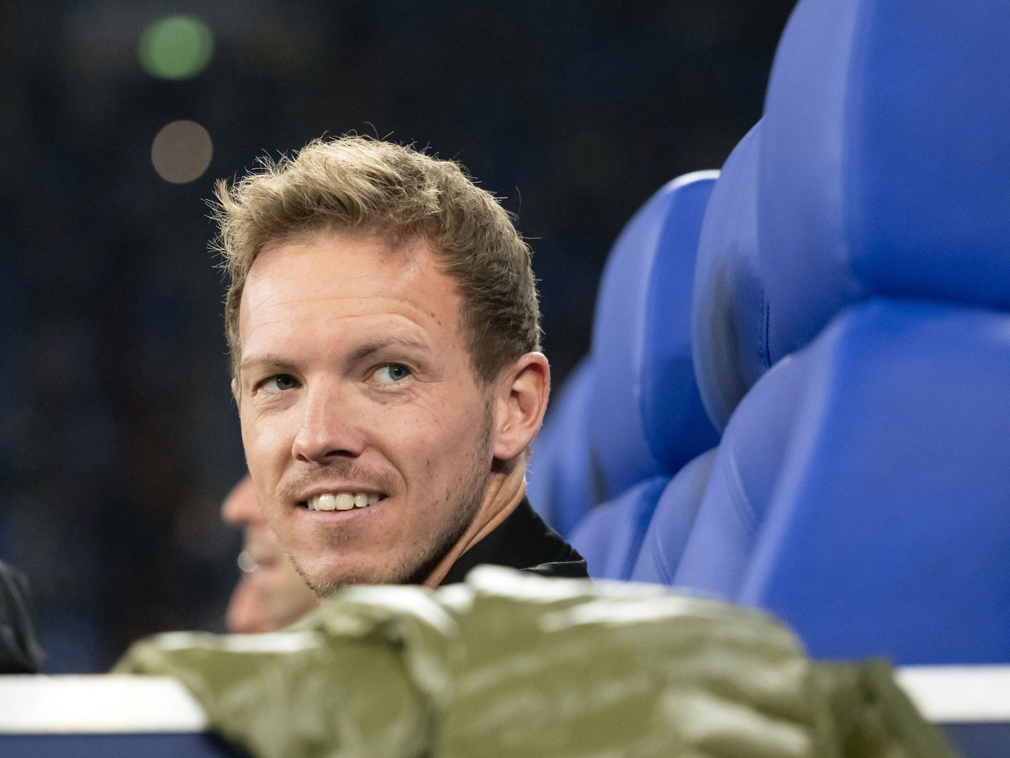 Trainer Julian Nagelsmann auf der Bank.