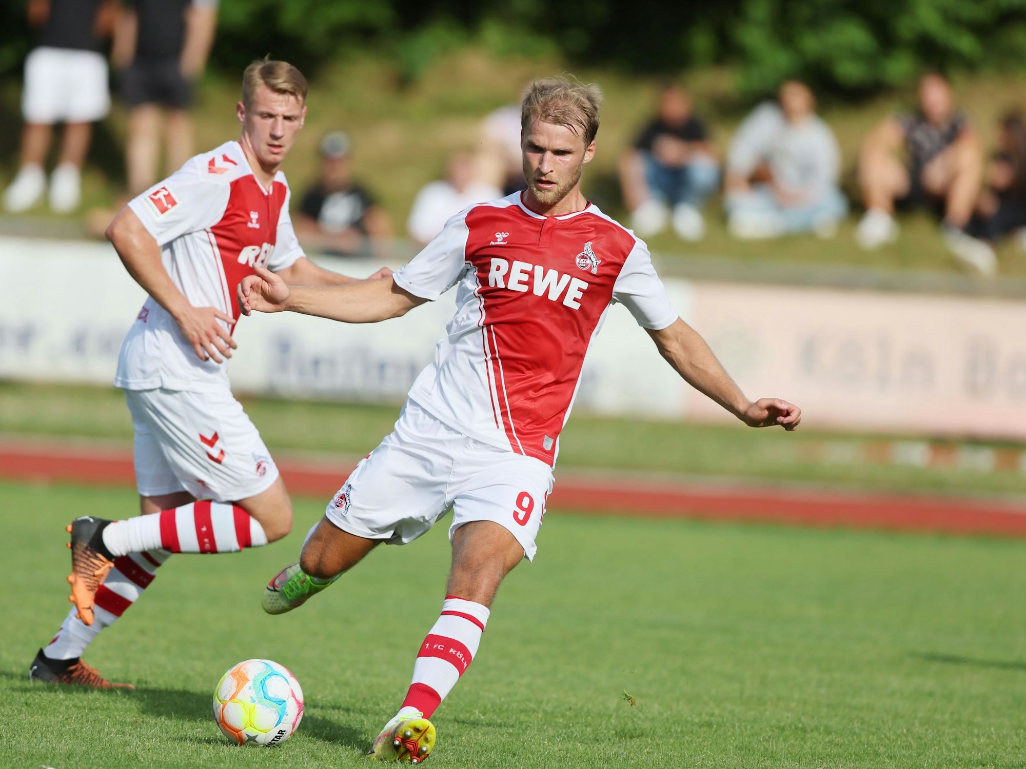 Sebastian Andersson schießt.