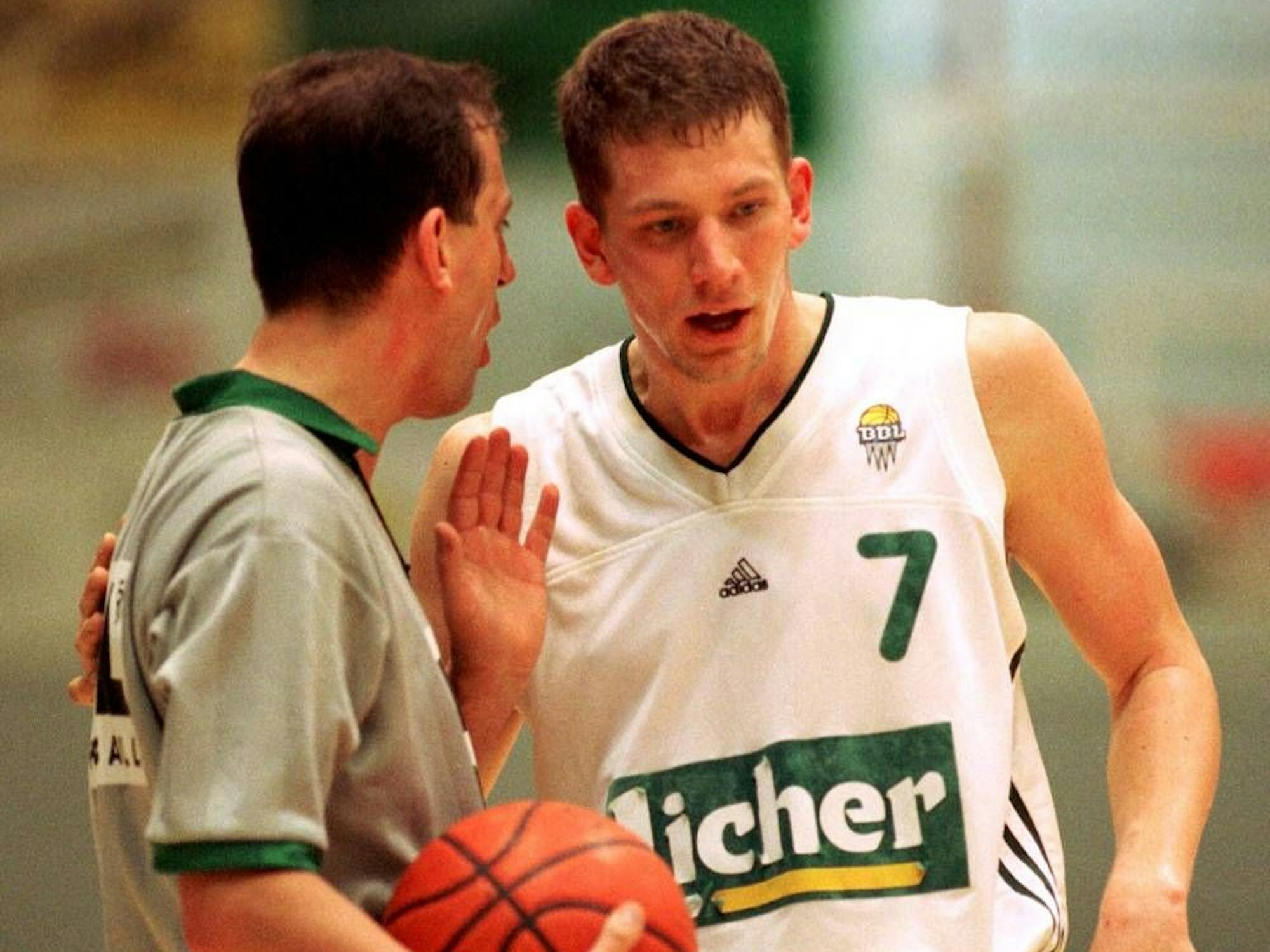 Jan Bokemeyer im Gespräch mit dem Schiedsrichter.