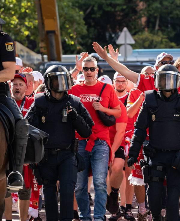Champions League: Real Madrid gegen 1. FC Union Berlin. Ultras hatten Probleme wegen der Polizei und Sicherheitskräften.