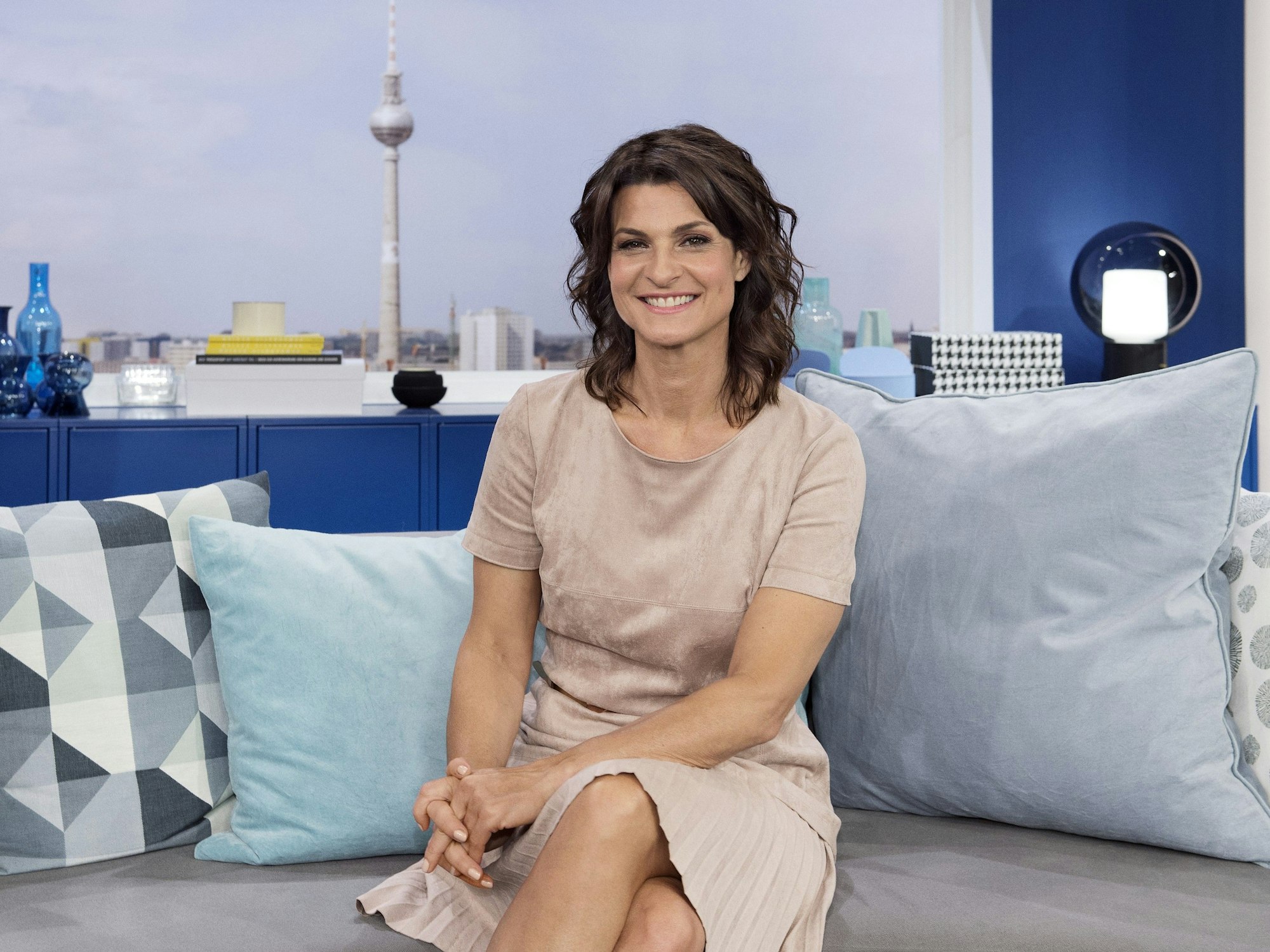 Das Foto zeigt Moderatorin Marlene Lufen vom Sat.1-Frühstücksfernsehen im Studio der Morgen-Show.