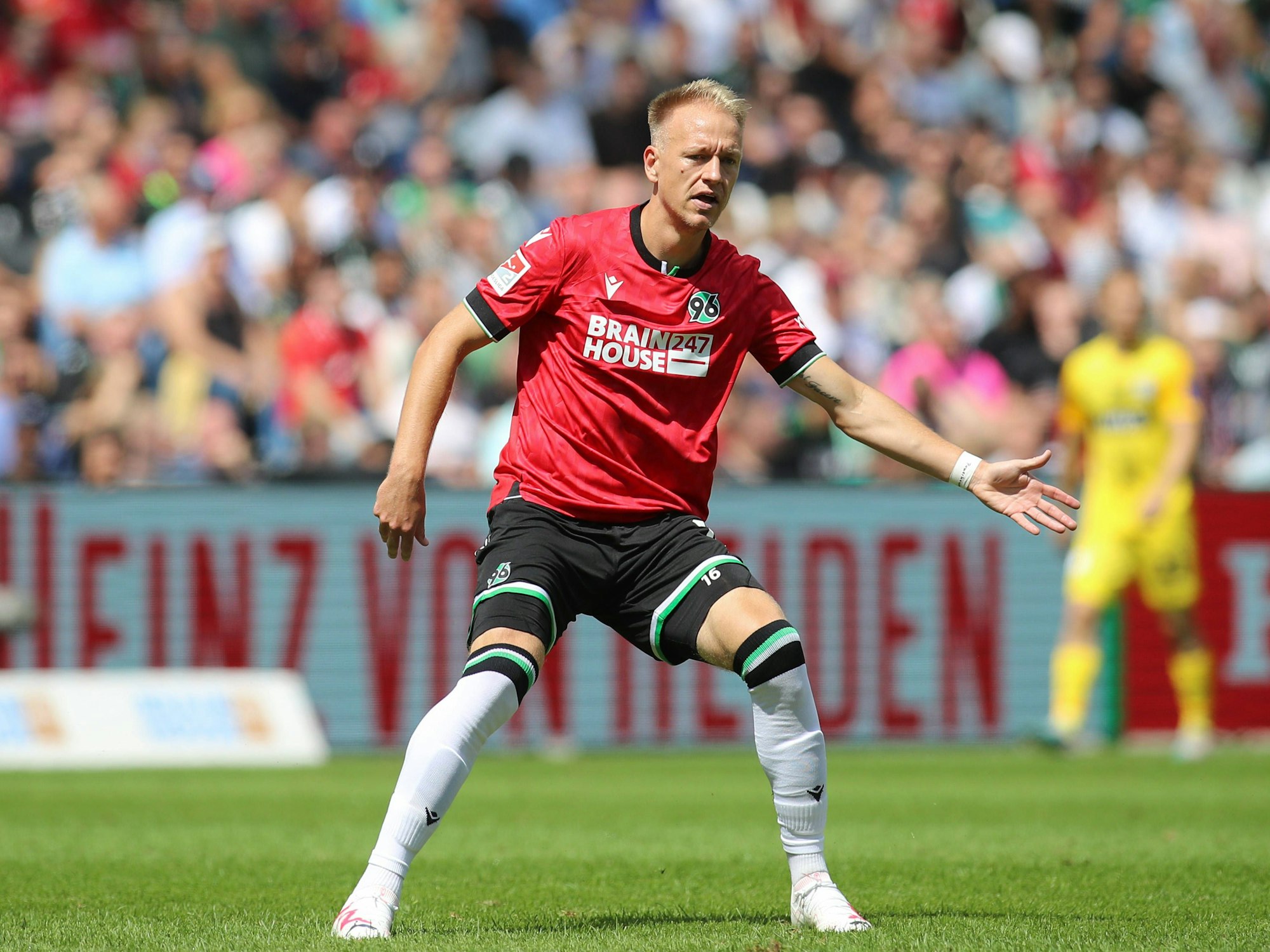 Havard Nielsen steht im Spiel gegen die SV Elversberg auf dem Platz.