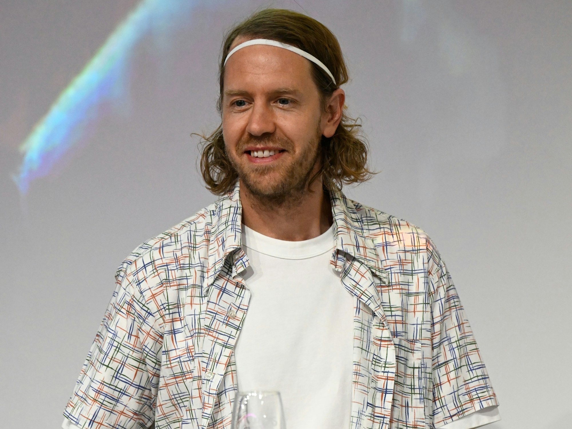 Vettel sowie der Unternehmer und Rennstallbesitzer Riedel stellten ihr Projekt auf dem Sportkongress SpoBis in Düsseldorf vor.