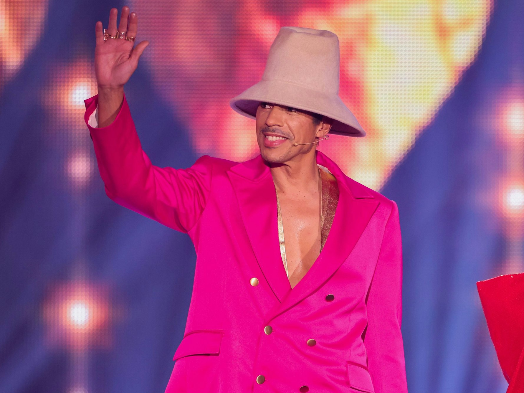 Jorge Gonzalez und Motsi Mabuse, Jurymitglieder, stehen in der RTL-Tanzshow „Let's Dance“ im Coloneum.