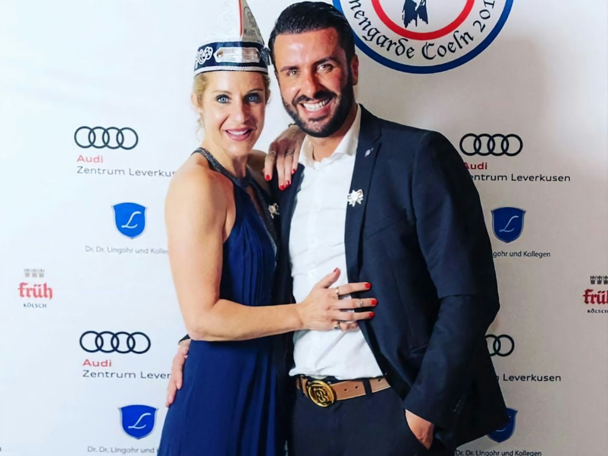 Thea und Tim lächeln in die Kamera.