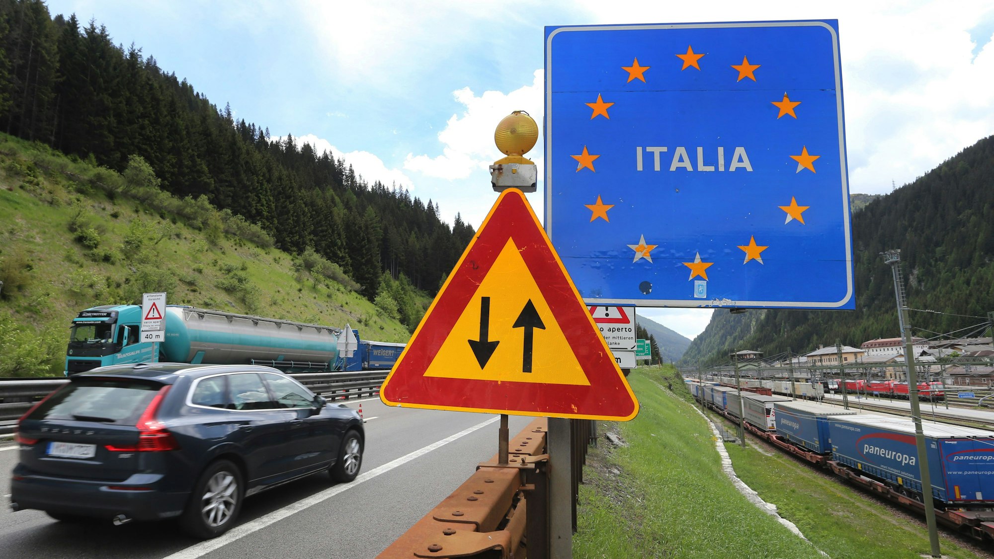 Eine Autobahn in Italien.
