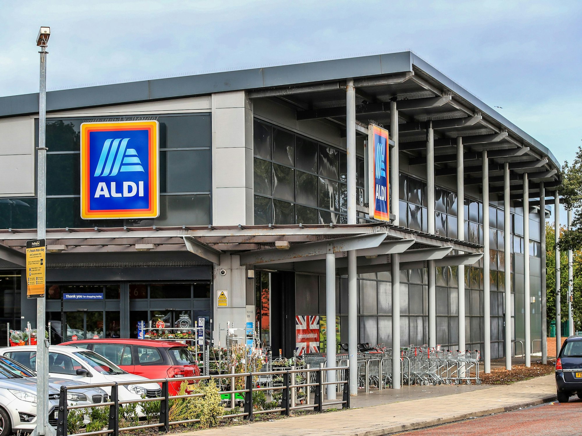 Blick auf eine Aldi-Filiale in London.