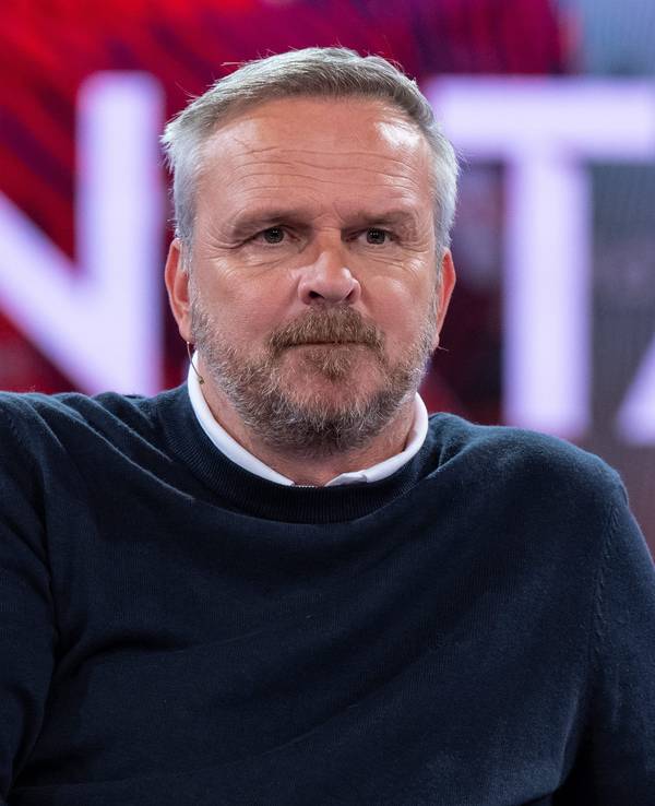 Didi Hamann, Sky Experte, nimmt in einem TV-Studio an einer Presseveranstaltung teil.